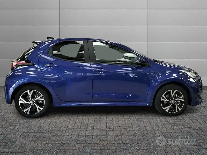 Nuova Toyota Yaris Hybrid Trend 116 CV (85 kW) 2025 Blu/azzurro Berlina