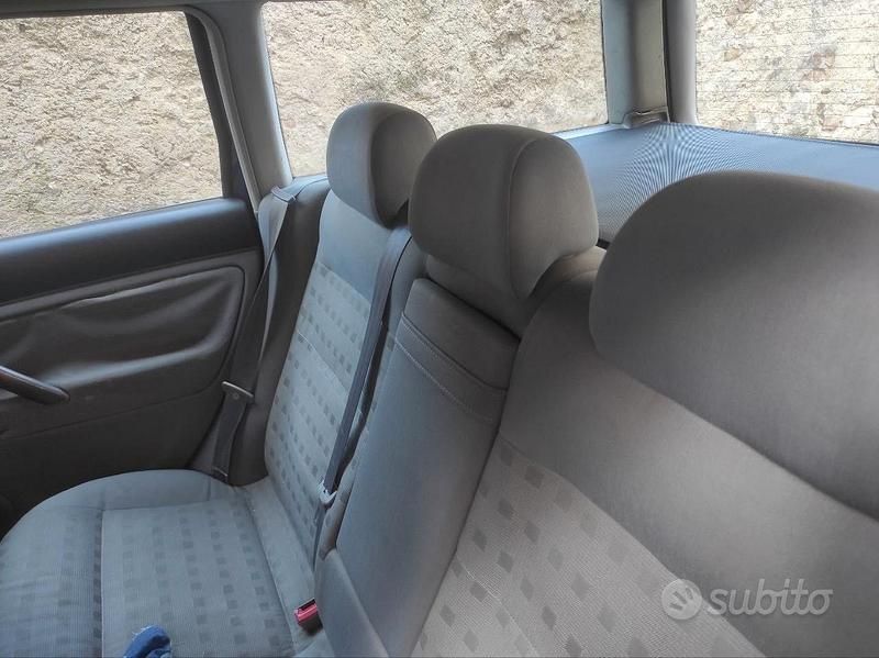Usata VW Passat 130 CV (95 kW) 2002 Blu Station wagon