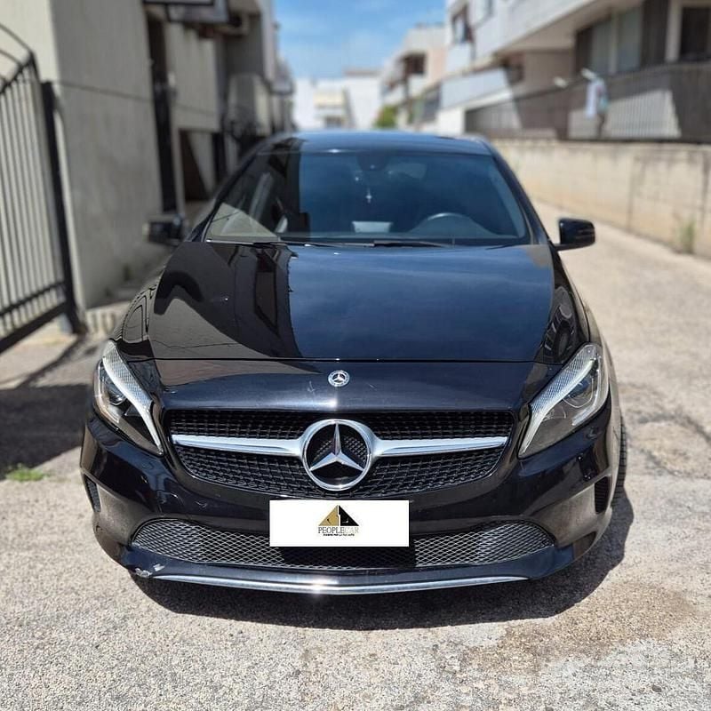 Usata Mercedes A180 109 CV (80 kW) 2013 Nero Berlina