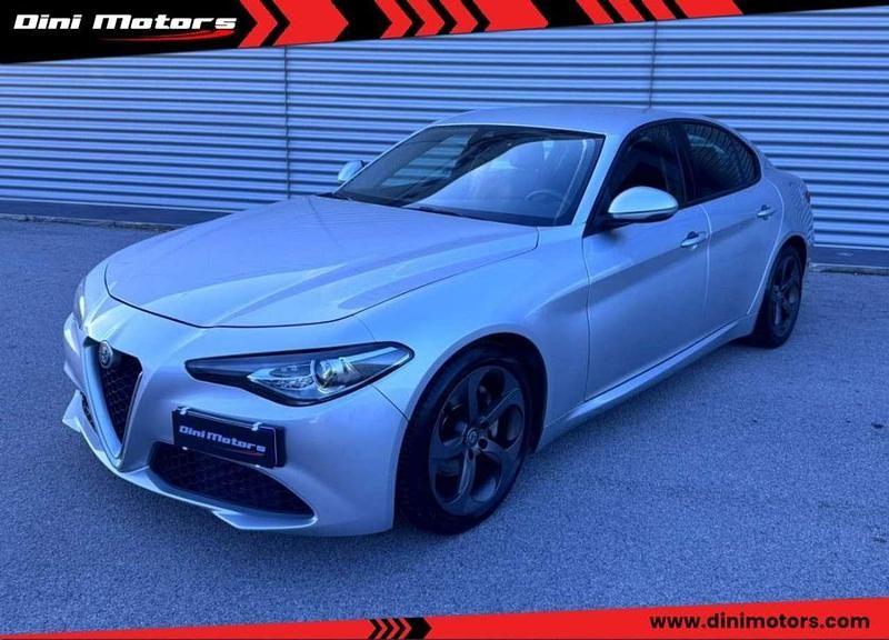 Usata Alfa Romeo Giulia Super 150 CV (110 kW) 2017 Argento Berlina