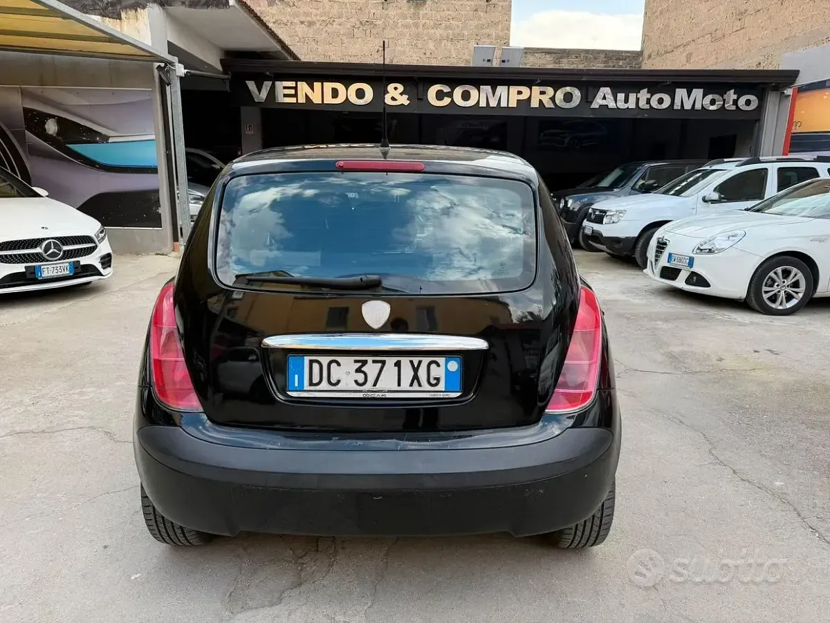 Usata Lancia Ypsilon 75 CV (55 kW) 2006 Nero Utilitaria