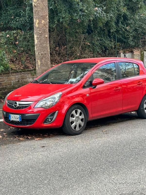 Usata 2014 Opel Corsa Berlina | 4500 € (Ottimo prezzo) - Immagine 1/2