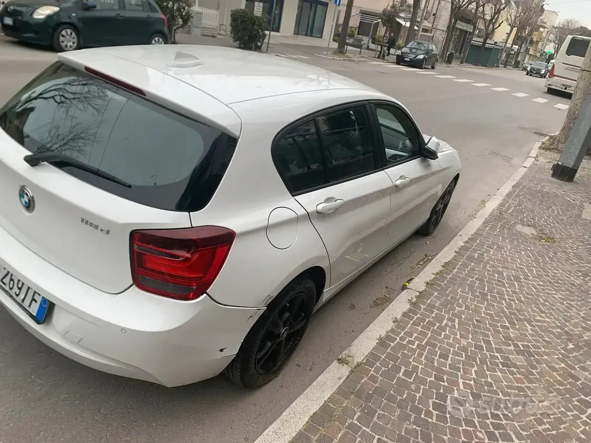 Usata BMW 118 Efficient Dynamics 143 CV (105 kW) 2014 Bianco Utilitaria