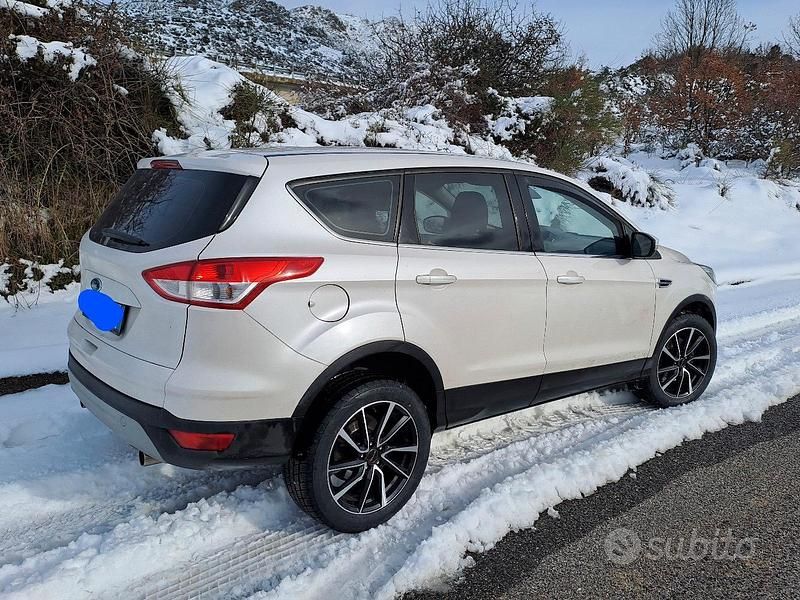 Usata Ford Kuga 150 CV (110 kW) 2015 Bianco SUV