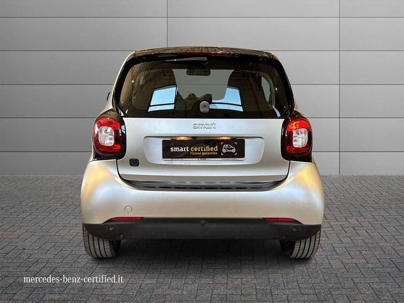 Usata Smart ForTwo Coupé 41 kW (56 CV) 2021 Nero Utilitaria