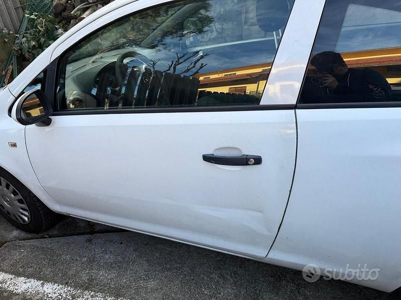 Usata Opel Corsa 75 CV (55 kW) 2010 Bianco Utilitaria