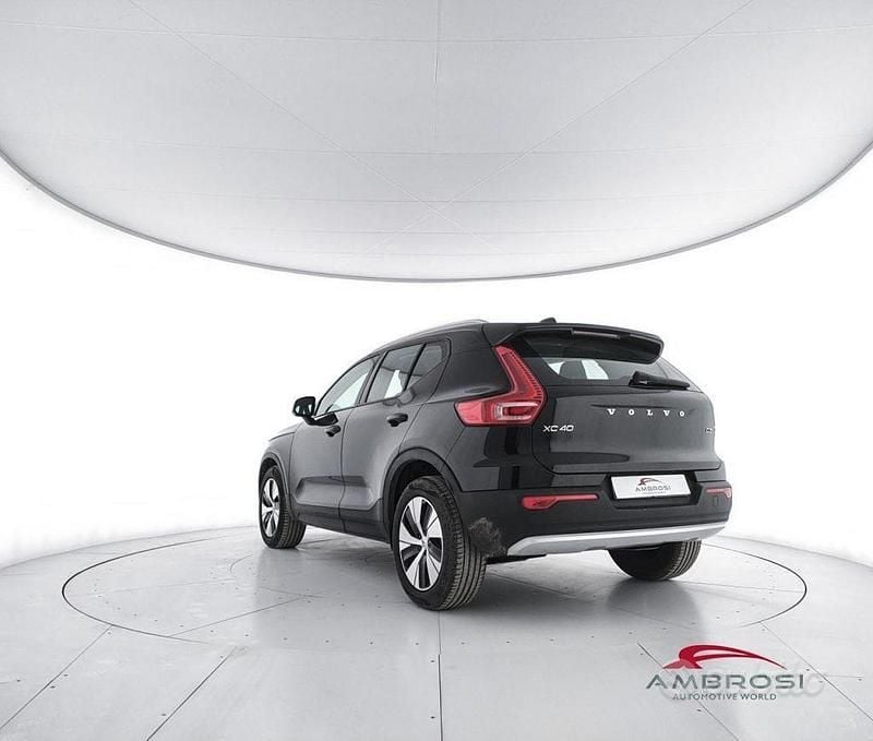 Usata Volvo XC40 Momentum 150 CV (110 kW) 2019 Nero SUV