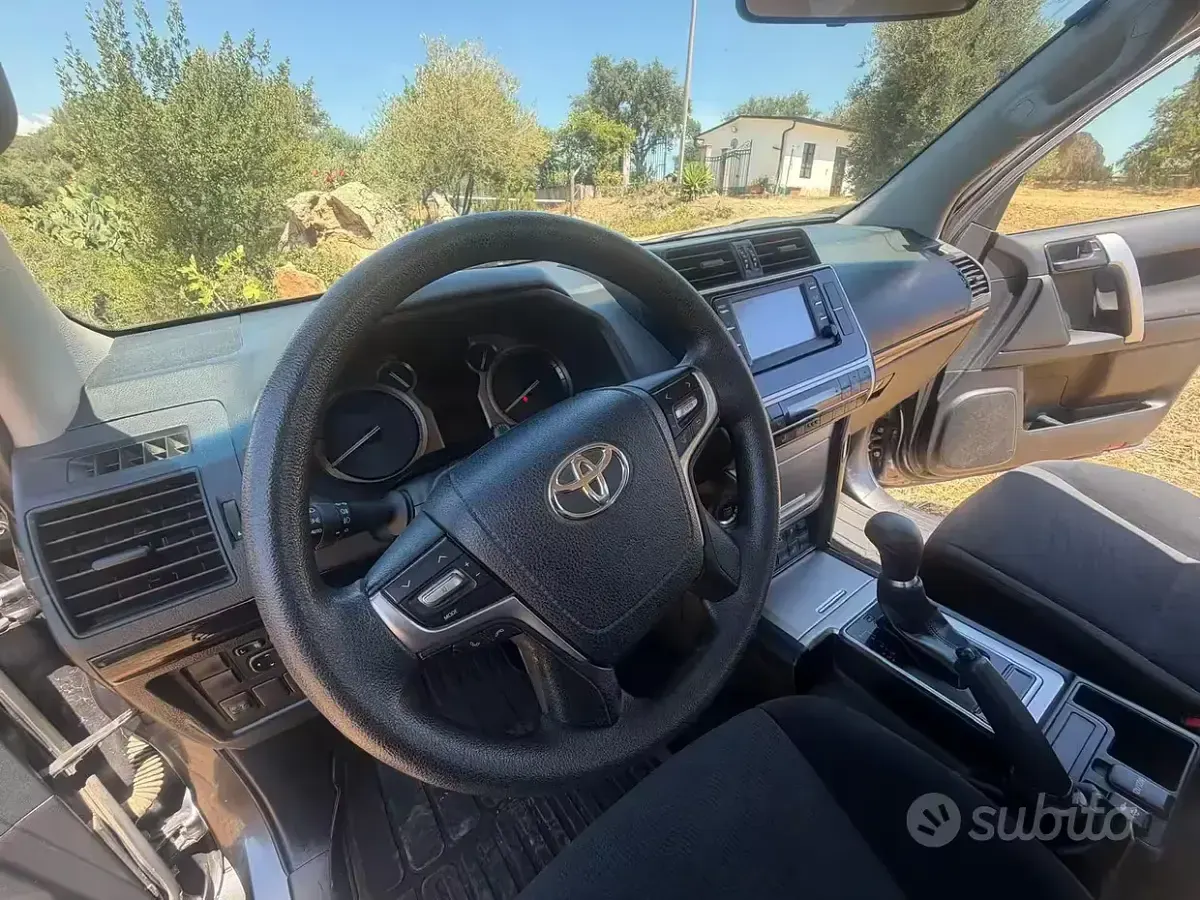 Usata Toyota Land Cruiser 204 CV (150 kW) 2022 Grigio Station wagon