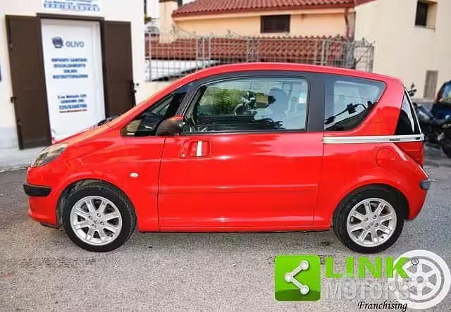 Usata Peugeot 1007 73 CV (53 kW) 2006 Rosso Monovolume