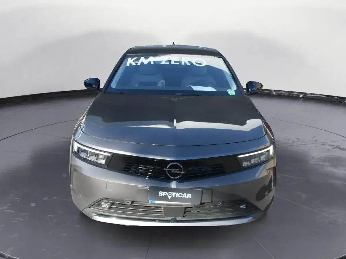 Używany Opel Astra Edition 181 KM (133 kW) 2023 Szary Hatchback