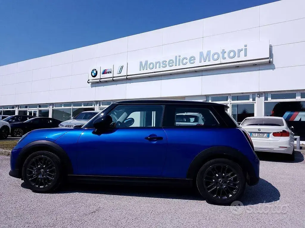 Usata Mini Cooper Classic 114 kW (156 CV) 2025 Blu Utilitaria