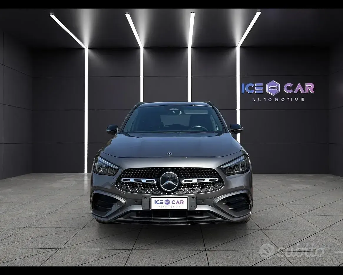 Usata Mercedes GLA200 AMG line 150 CV (110 kW) 2024 Grigio SUV