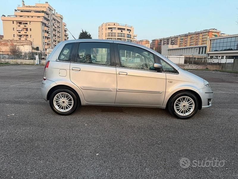 Usata Lancia Musa 95 CV (69 kW) 2008 Grigio Monovolume
