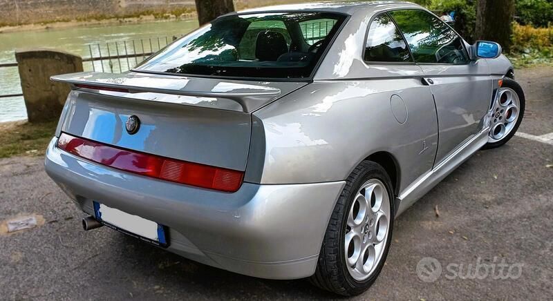 Occasion Alfa Romeo GTV 150 ch (110 kW) 2001 Argent Coupé
