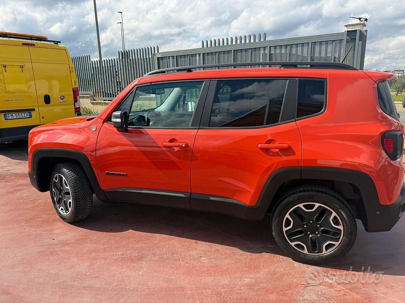 Usata Jeep Renegade Trailhawk 170 CV (125 kW) 2016 Arancione SUV