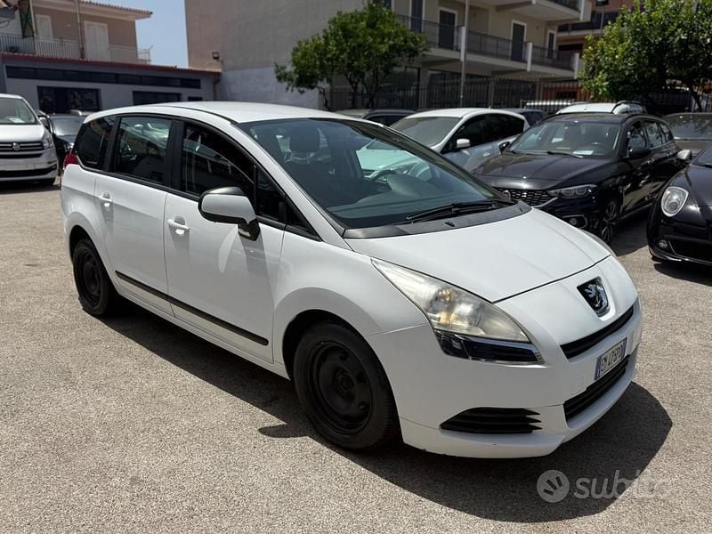 Usata Peugeot 5008 Business-Line 112 CV (82 kW) 2012 Bianco Monovolume