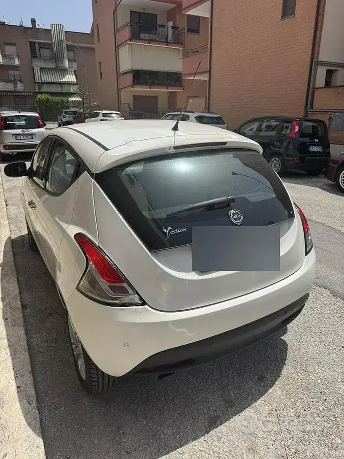 Usata Lancia Ypsilon 95 CV (69 kW) 2013 Bianco Utilitaria