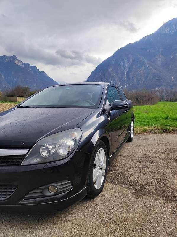 Usata Opel Astra GTC Enjoy 101 CV (74 kW) 2008 Berlina