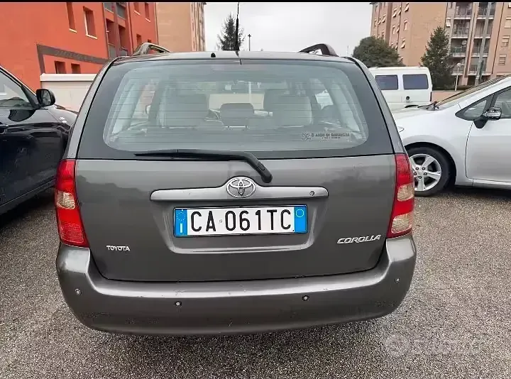 Usata Toyota Corolla 90 CV (66 kW) 2002 Grigio Station wagon