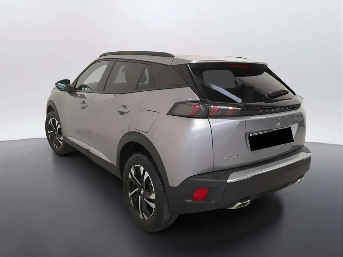 Usata Peugeot 2008 Allure 131 CV (96 kW) 2023 Grigio chiaro SUV