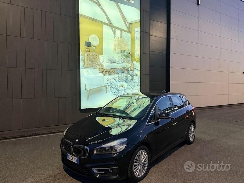 Begagnad BMW 216 Active Tourer Luxury Line 116 HK (85 kW) 2015 Svart Minibuss