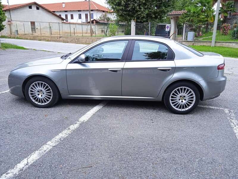 Usato 2005 Alfa Romeo 159 1.9 Diesel 150 CV (3.000 €)