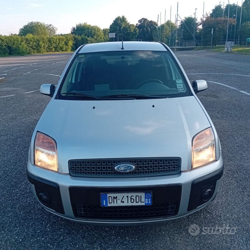 Usata Ford Fusion 68 CV (50 kW) 2007 Grigio Utilitaria