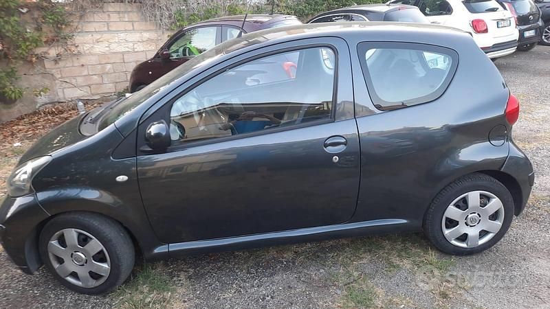 Usata Toyota Aygo 68 CV (50 kW) 2006 Nero Utilitaria