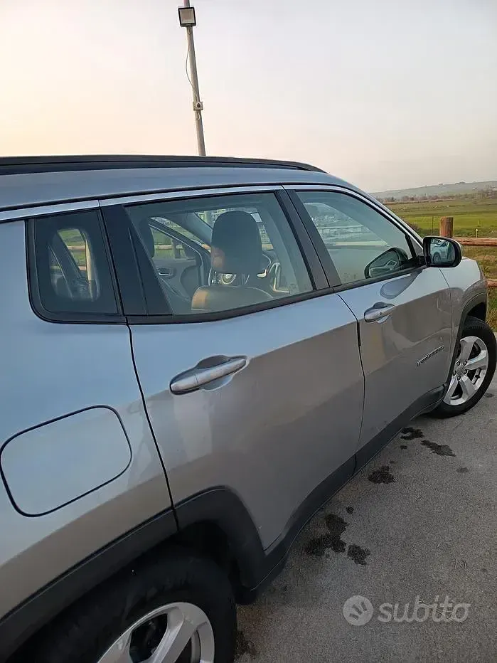 Usata Jeep Compass 120 CV (88 kW) 2019 Grigio SUV