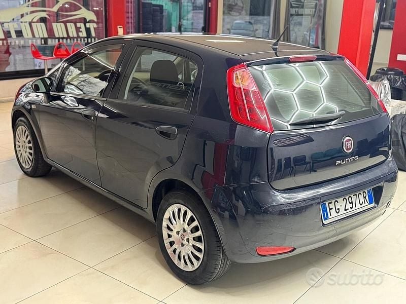 Usata Fiat Punto Lounge 69 CV (50 kW) 2017 Blu Utilitaria