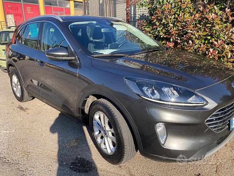 Grigio Usata 2022 Ford Kuga Titanium SUV | 15.990 € (Buon prezzo) - Immagine 1/4