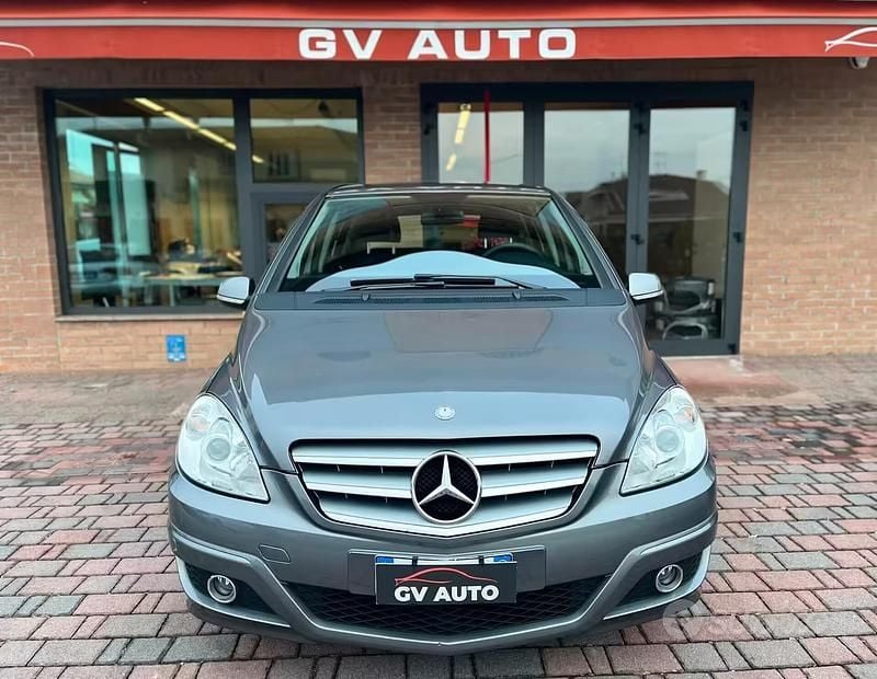 Usata Mercedes B180 116 CV (85 kW) 2010 Grigio Monovolume