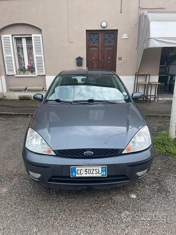 Usata Ford Focus 100 CV (73 kW) 2002 Grigio Berlina