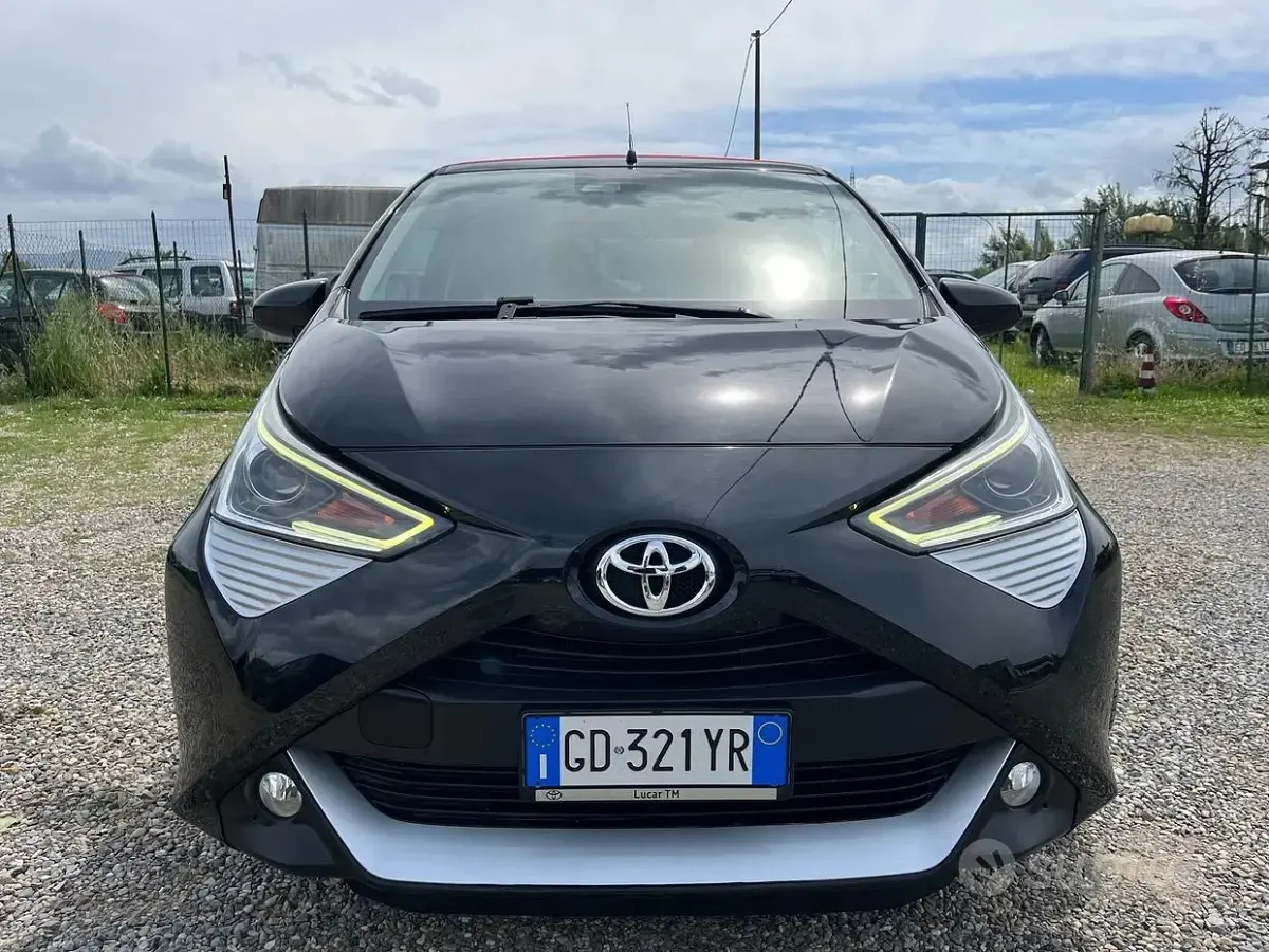 Usata Toyota Aygo Connect Style 72 CV (52 kW) 2021 Nero Utilitaria