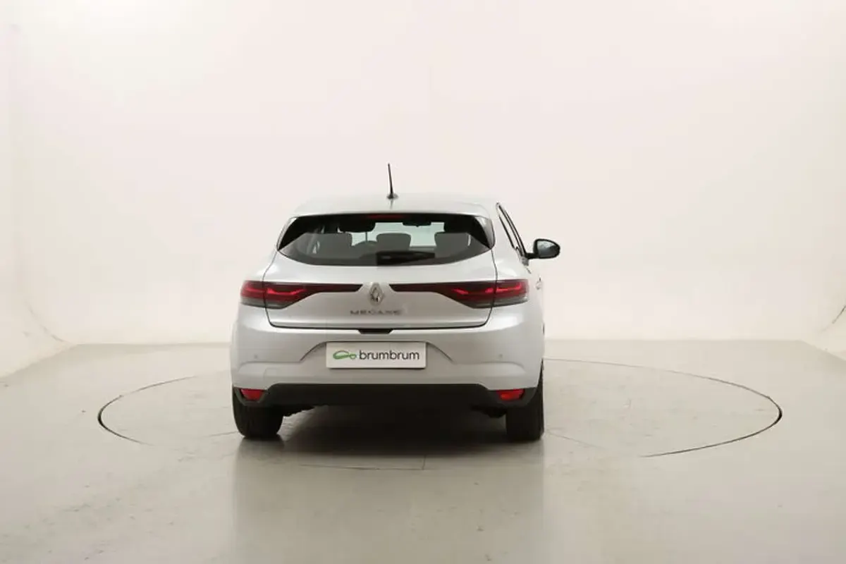 Usata Renault Mégane II Equilibre 116 CV (85 kW) 2022 Argento Berlina