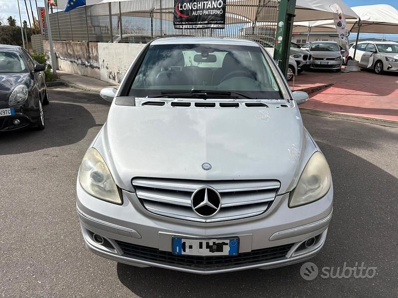 Usata Mercedes B200 Premium 135 CV (99 kW) 2013 Grigio Monovolume