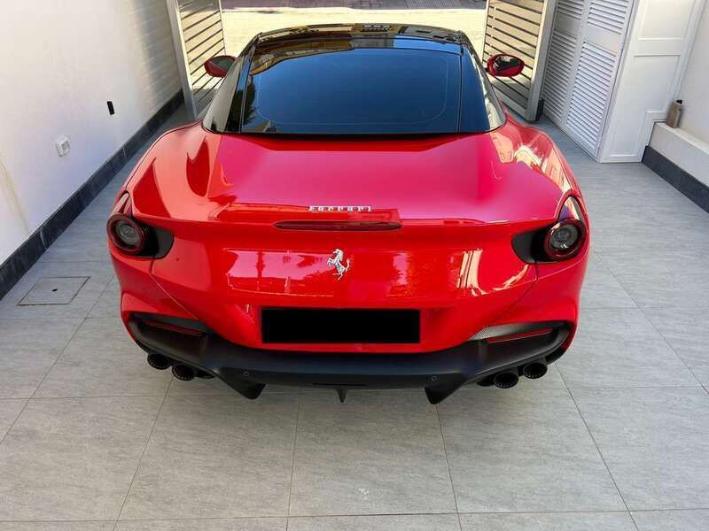 Rosso Usata 2023 Ferrari Portofino Cabrio | 260.000 € (Molto cara) - Immagine 1/4