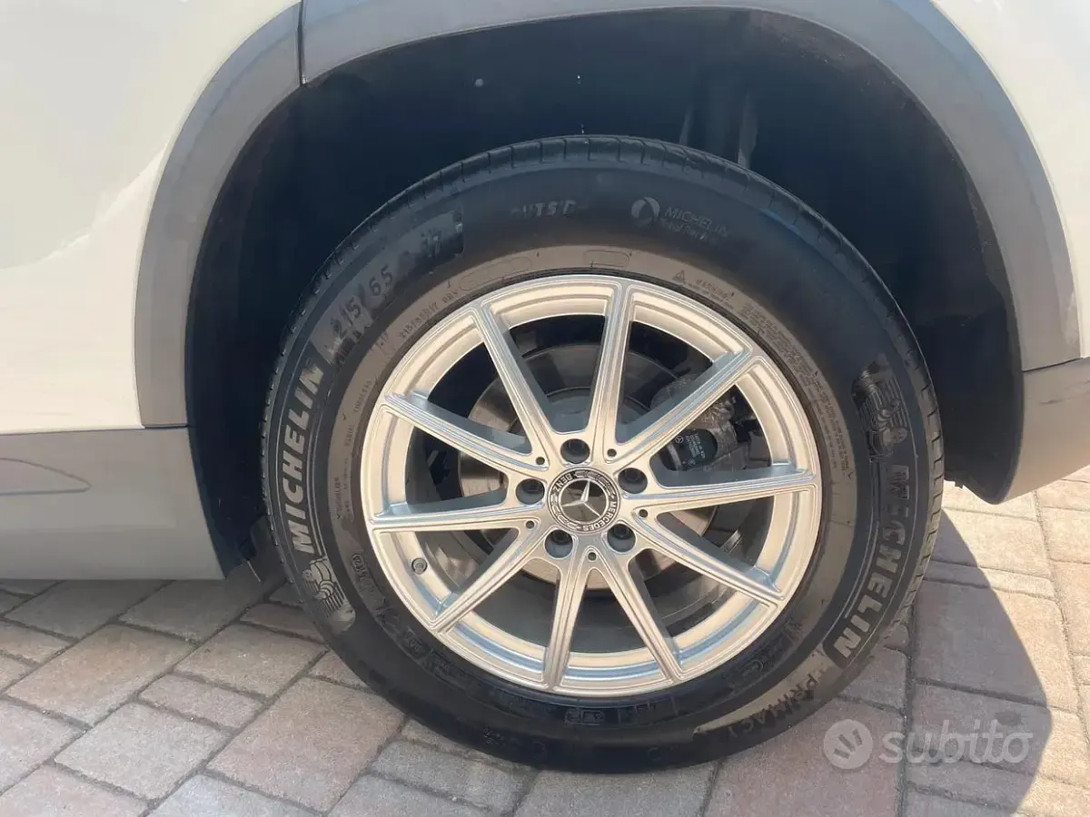 Usata Mercedes GLA180 Business 116 CV (85 kW) 2021 Bianco SUV