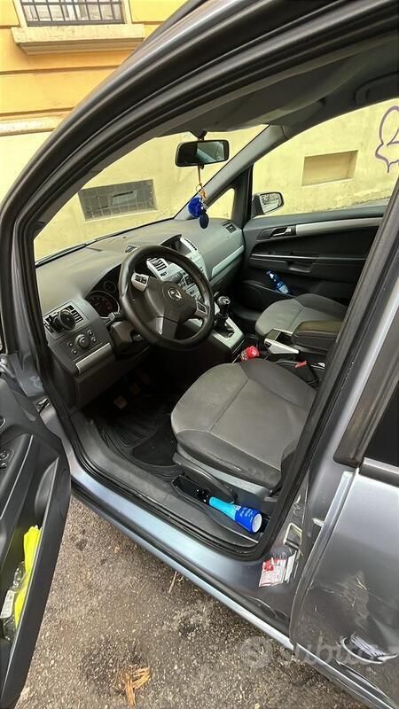 Usata Opel Zafira 2009 Grigio Monovolume