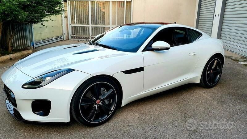 Usata Jaguar F-Type R-Dynamic 300 CV (220 kW) 2018 Bianco Coupé