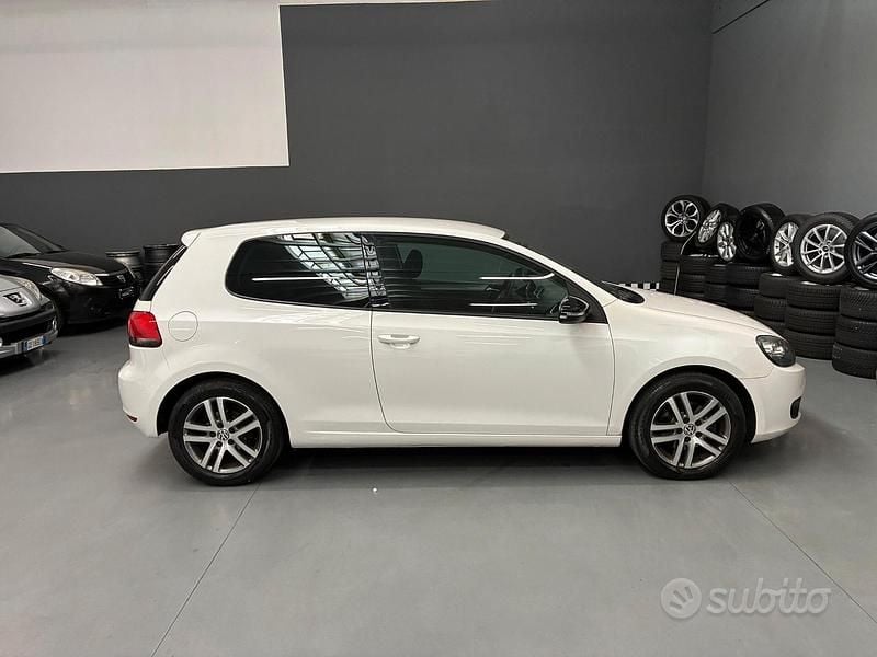 Usata VW Golf VI Comfortline 105 CV (77 kW) 2010 Bianco Utilitaria
