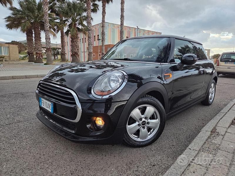 Usata Mini Cooper D 116 CV (85 kW) 2015 Nero Utilitaria