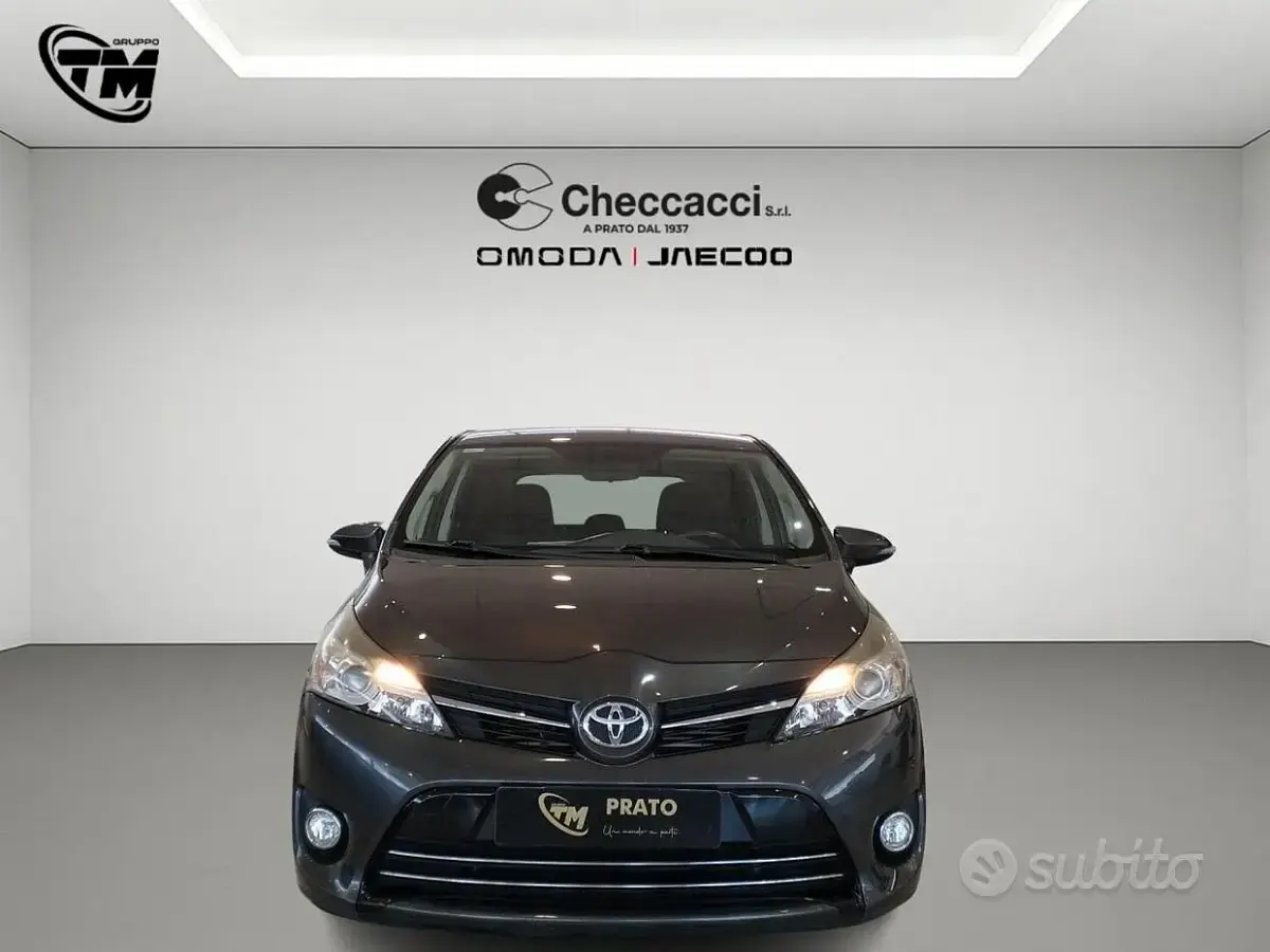 Usata Toyota Verso Active 124 CV (91 kW) 2014 Grigio Monovolume