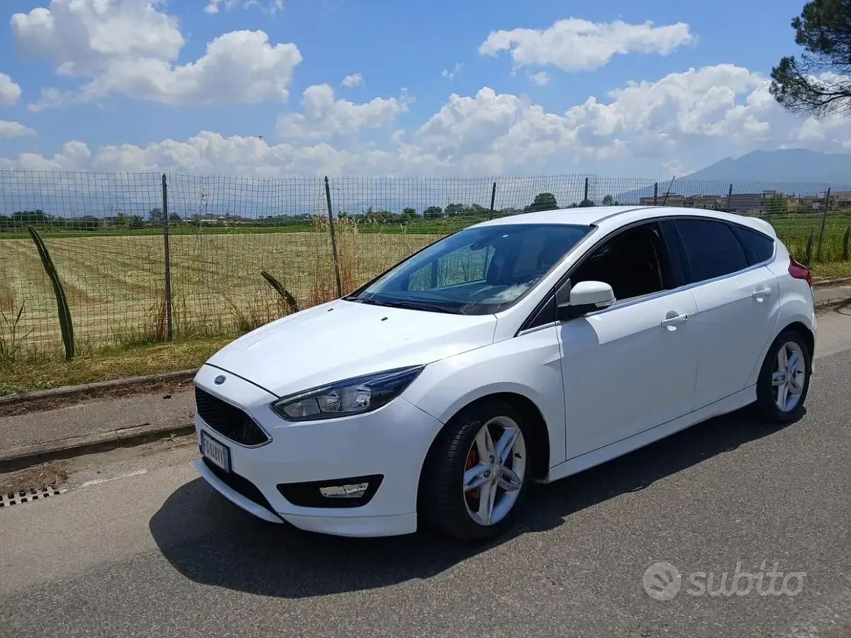 Usata Ford Focus ST-Line 120 CV (88 kW) 2017 Bianco Berlina