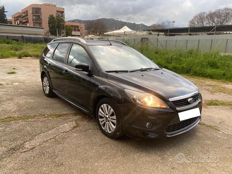 Usata Ford Focus 110 CV (80 kW) 2011 Nero Station wagon