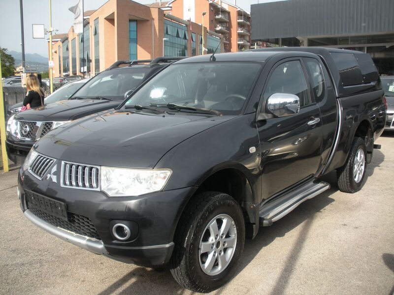 Usata Mitsubishi L200 136 CV (100 kW) 2014 Gray Pick-up