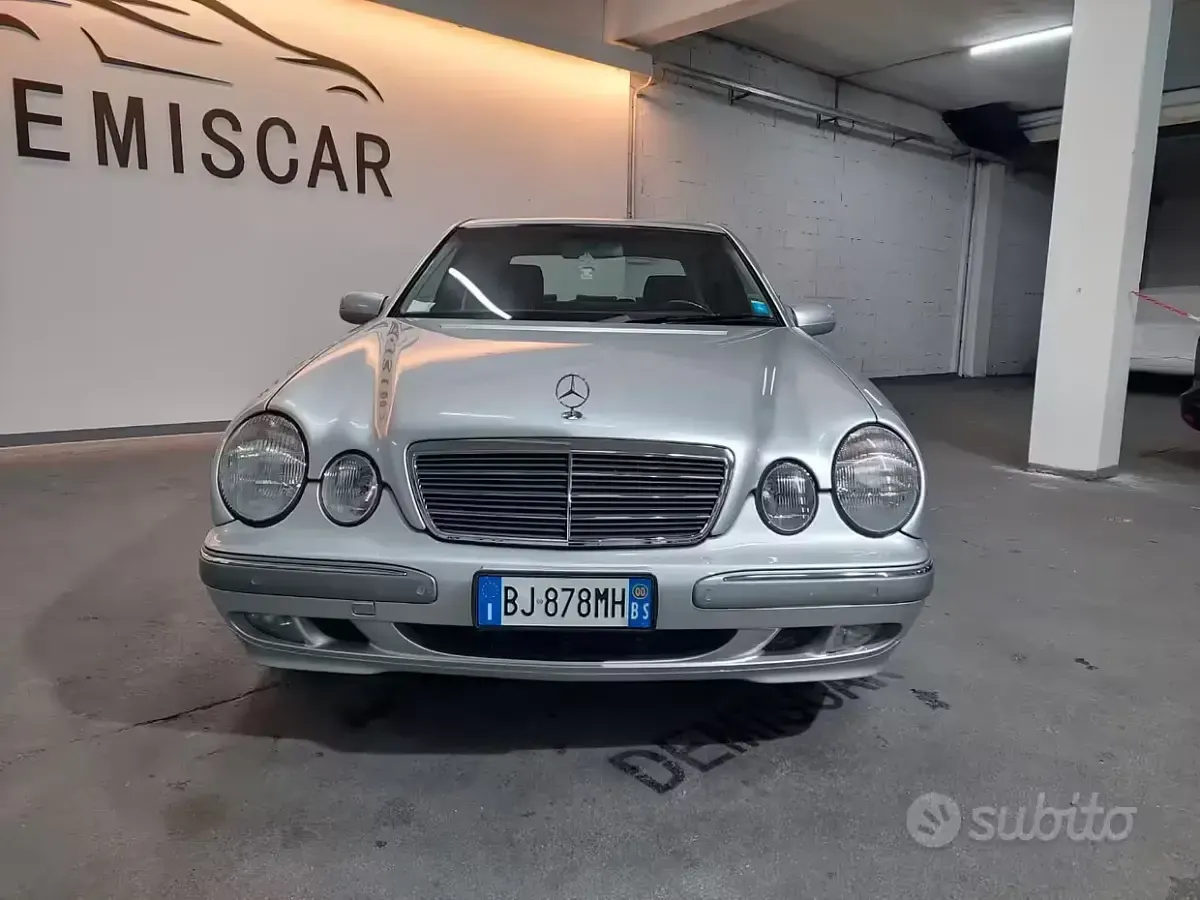 Usata Mercedes E200 Avantgarde 136 CV (100 kW) 2000 Grigio Berlina