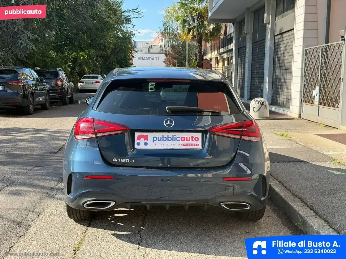 Usata Mercedes A180 Premium 116 CV (85 kW) 2022 Blu/azzurro Berlina
