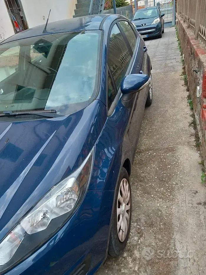 Begagnad Ford Fiesta 75 HK (55 kW) 2013 Blå Halvkombi