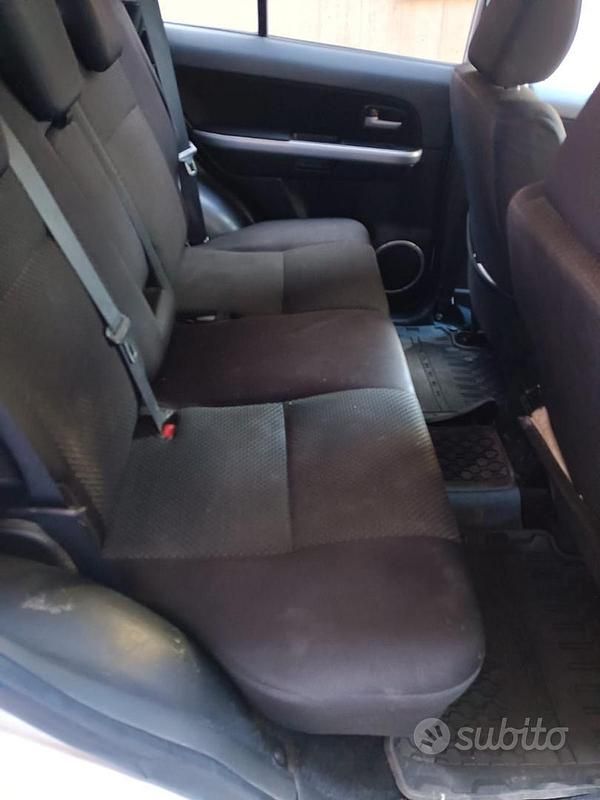 Second-hand Suzuki Vitara 129 CP (94 kW) 2011 Alb SUV
